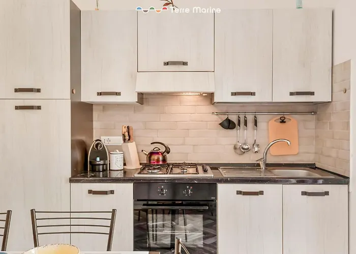 La Corte Dei Valemi 1-4, Terremarine * Riccò del Golfo di Spezia