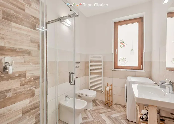 La Corte Dei Valemi 1-4, Terremarine * Riccò del Golfo di Spezia